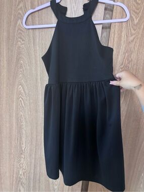 jessica simpson black halter dress Jessica Simpson Black Flowing Above Knee Dress Lined Gold Chain Medium 8